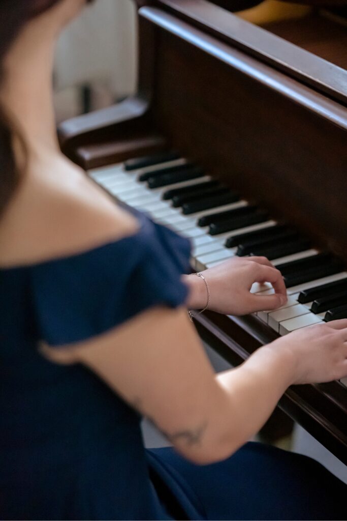 Over the shoulder picture of female pianist